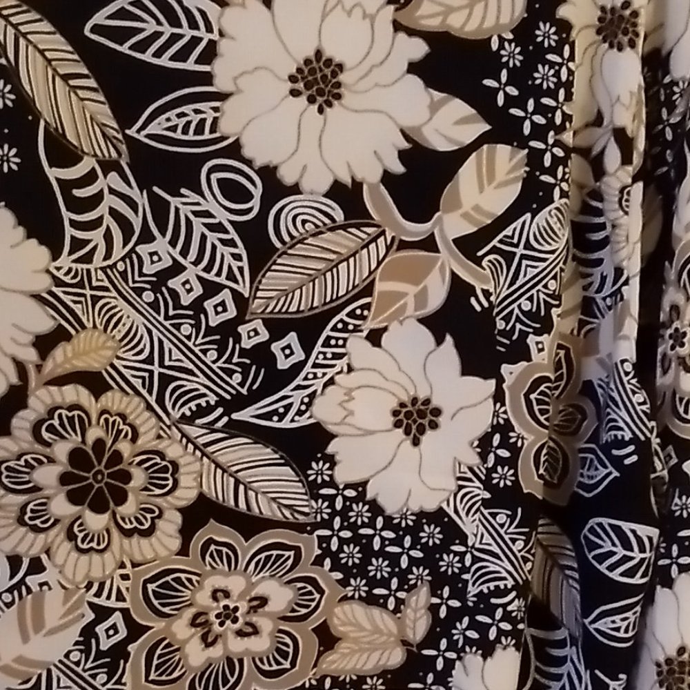Plus size blouse - Picture 2 of 4